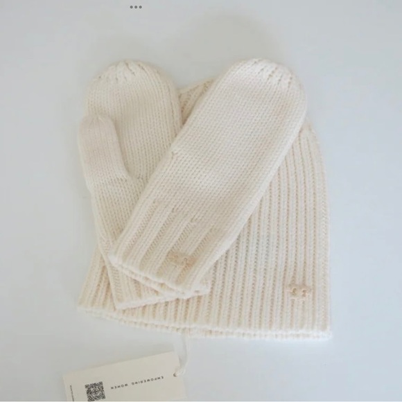 Tory Burch Ribbed Merino Mittens and Hat - Picture 1 of 4